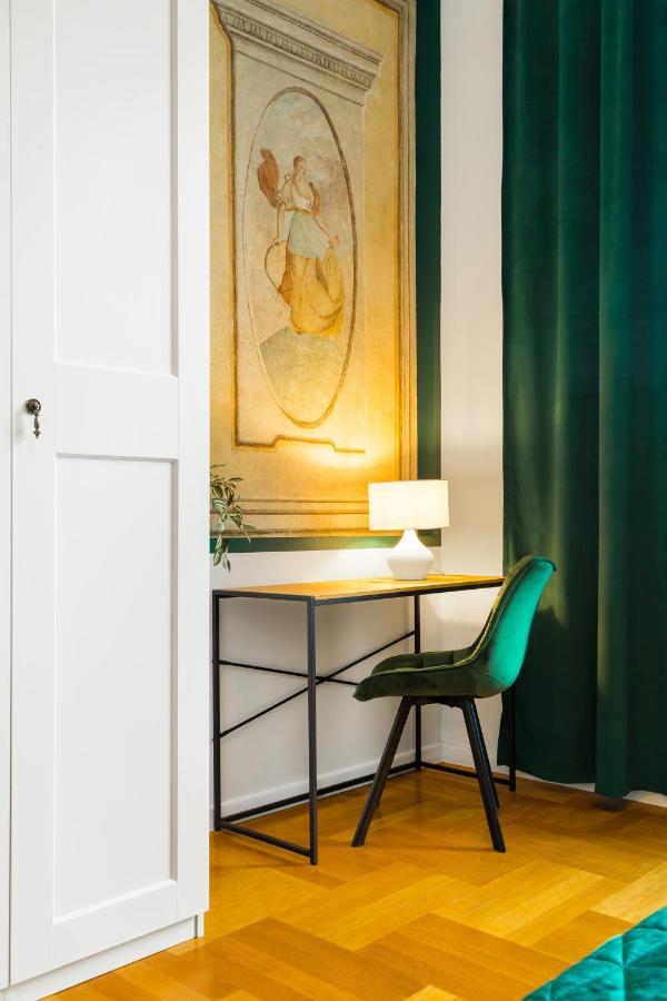Glamorous Apartment In Heart Of Old Town Cracovia Esterno foto